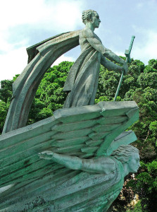 foto-2-juan-de-avalos-monumento-a-su-excelencia-el-jefe-del-estado-detalle-1966-bronce-hierro-y-piedra-santa-cruz-de-tenerife-islas-canarias-fuente-espana-bizarra