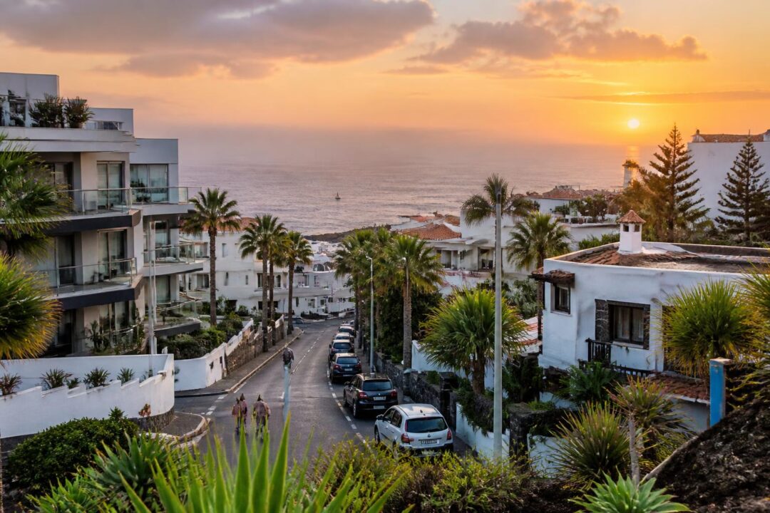 descubre dónde comprar propiedades en tenerife sur y conoce los precios reales del mercado inmobiliario en esta zona. encuentra la mejor oferta para tu inversión.